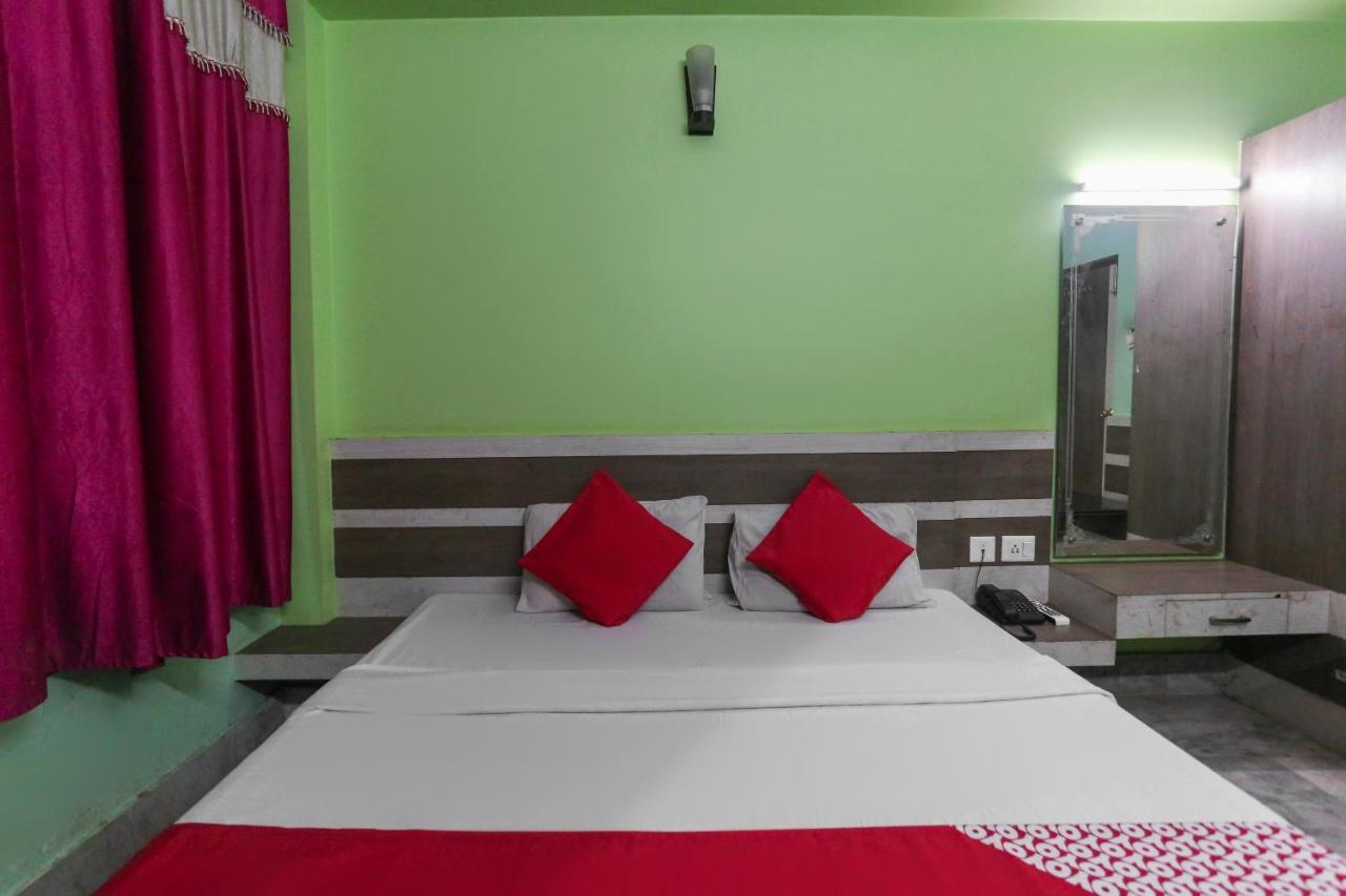 Oyo 60609 Hotel Tanushree Rampurhat Екстер'єр фото